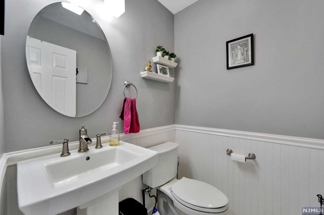 7 Easedale Rd, Wayne NJ  07470-2484 exterior