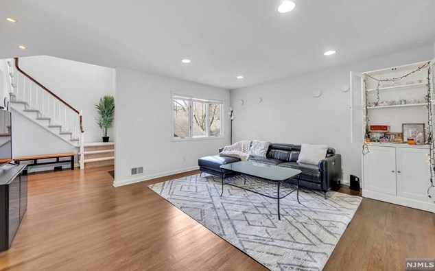 7 Easedale Rd, Wayne NJ  07470-2484 exterior