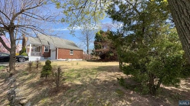 2 Stone Ave, Elmwood Park, NJ 07407