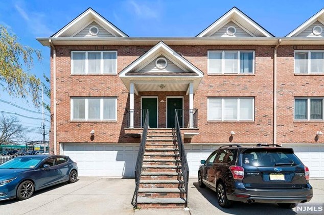 89 W Palisades Blvd, Palisades Park, NJ 07650
