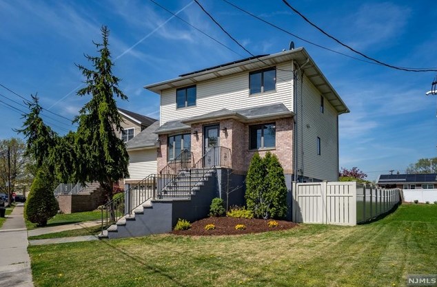 237 Peabody Ave, Lyndhurst, NJ 07071-1715