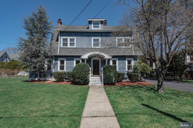 315 Enos Pl, Ho Ho Kus, NJ 07423