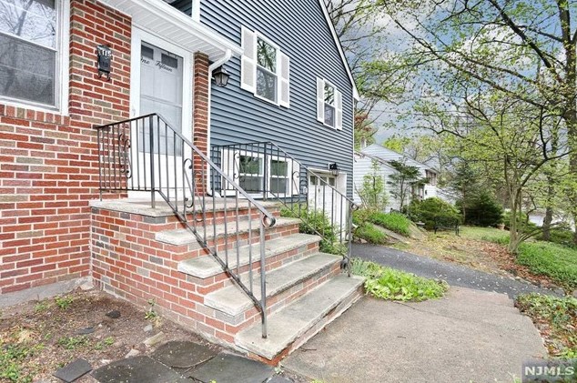 115 E Prospect St, Waldwick, NJ 07463