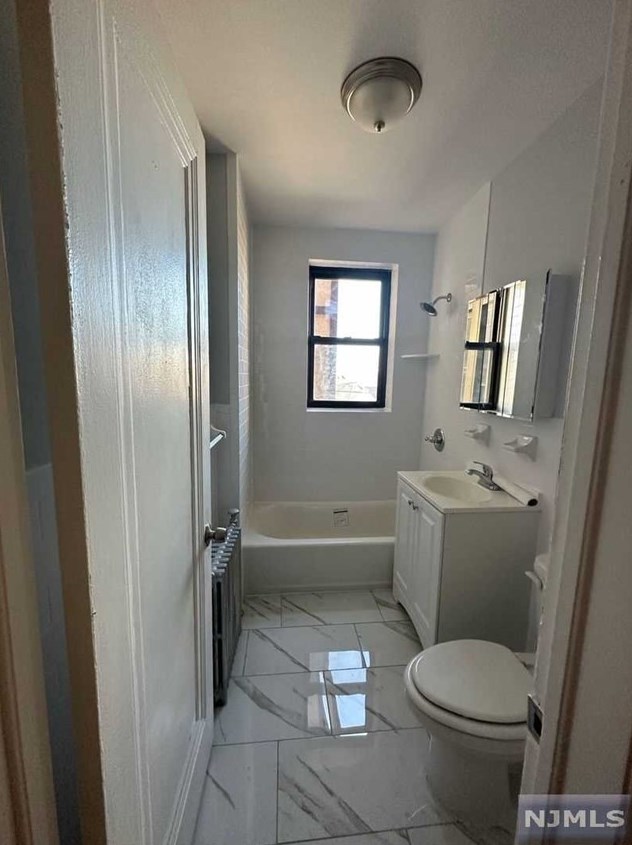 1 Murray Hill Terrace #b1, Bergenfield, NJ 07621