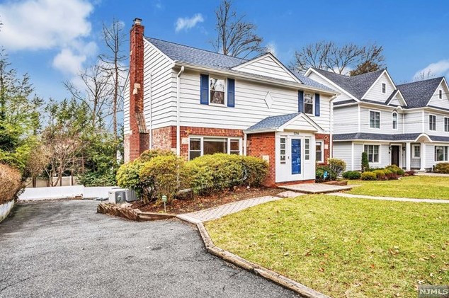 1284 Wellington Ave, Teaneck, NJ 07666