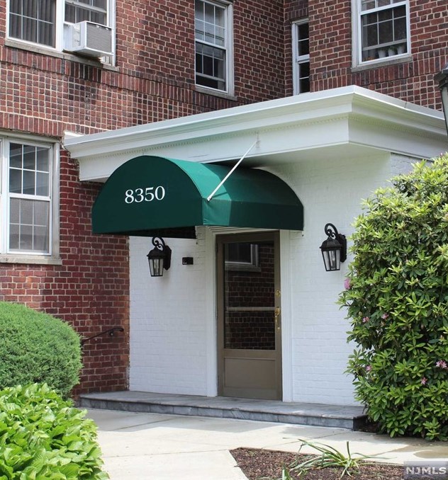 8350 Blvd E #5c, North Bergen, NJ 07047
