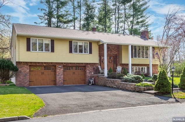 14 Windsor Rd, Montvale, NJ 07645