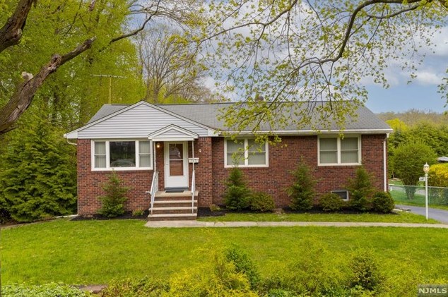 147 Island Rd, Mahwah, NJ 07430