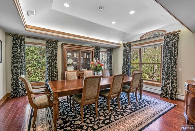 92 Cedar Dr, Allendale, NJ 07401