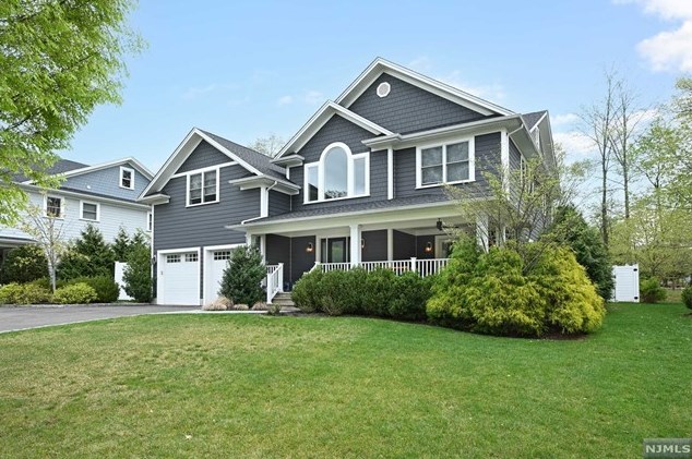 681 Roosevelt Blvd, Paramus, NJ 07652
