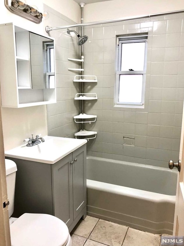 134-136 Tuxedo Pkwy #1, Newark, NJ 07106