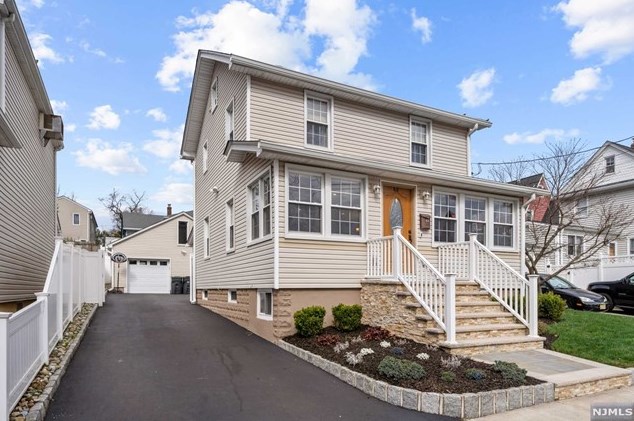 44 Garden St, Bergenfield, NJ 07621-2744