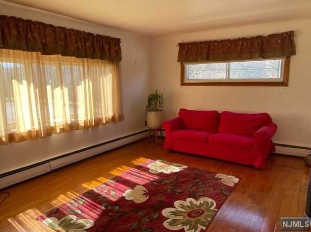 376 Centre Ave, Secaucus, NJ 07094