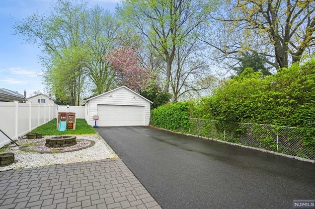 104 Fern Ave, Lyndhurst NJ  07071-2116 exterior