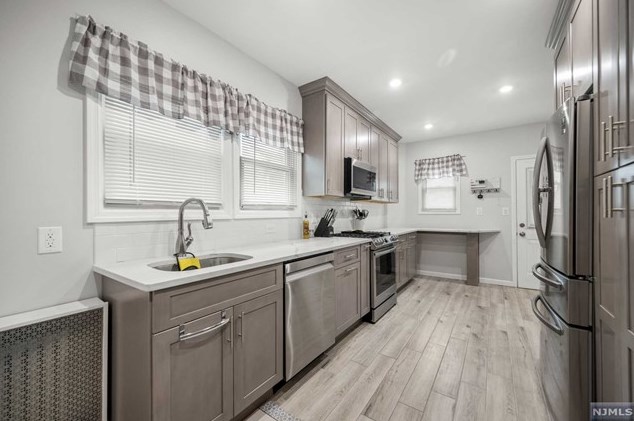 104 Fern Ave, Lyndhurst NJ  07071-2116 exterior