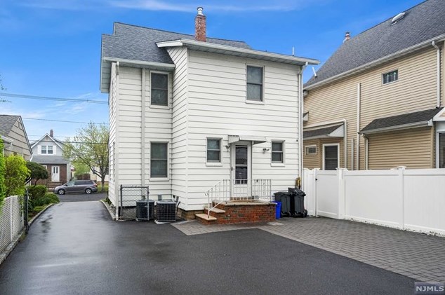 104 Fern Ave, Lyndhurst NJ  07071-2116 exterior