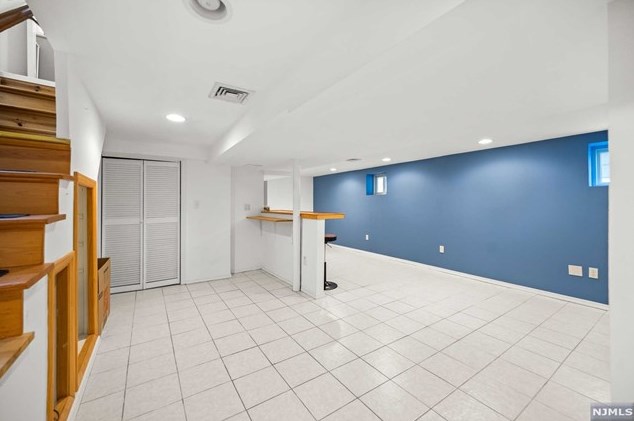 104 Fern Ave, Lyndhurst NJ  07071-2116 exterior