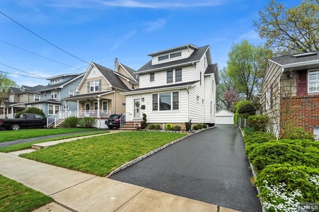 104 Fern Ave, Lyndhurst NJ  07071-2116 exterior