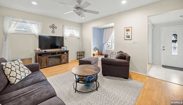 104 Fern Ave, Lyndhurst NJ  07071-2116 exterior