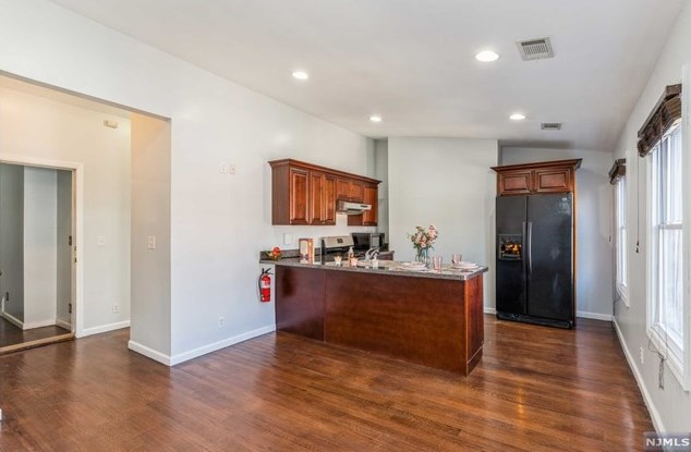 62 Columbia St #3rd Floor, Newark, NJ 07102