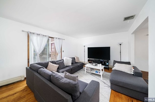 556 Longview Ave, Cliffside Park, NJ 07010