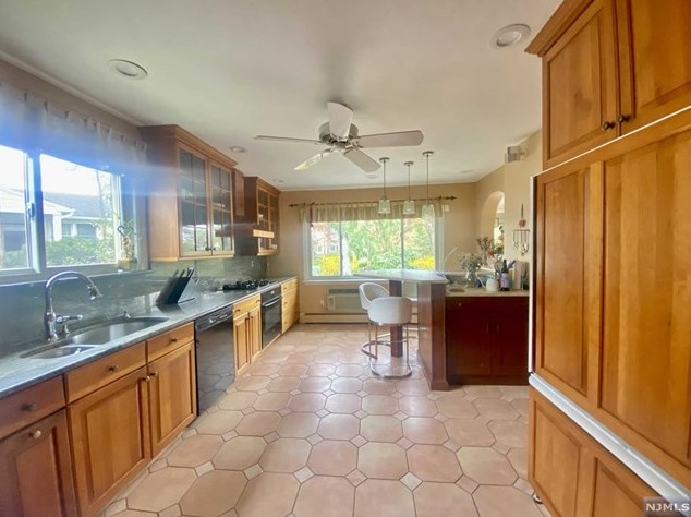 59 Oxford Pl, Ridgewood, NJ 07452