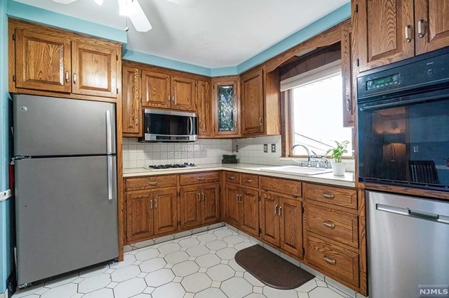 151 Kipp Ave, Hasbrouck Heights, NJ 07604