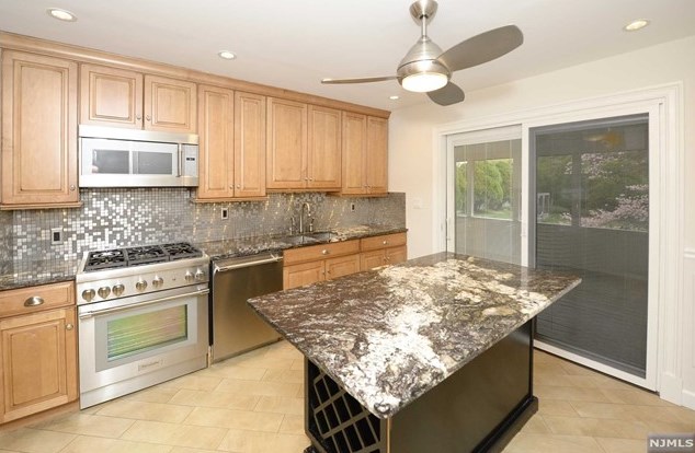 173 Island Rd, Mahwah, NJ 07430