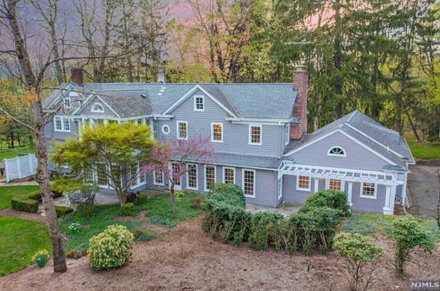 13 Ackerman Rd, Upper Saddle River, NJ 07458