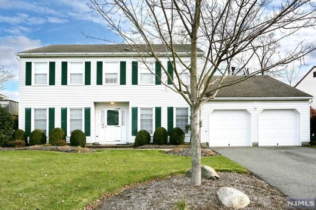 508 Tether Ln, Paramus, NJ 07652