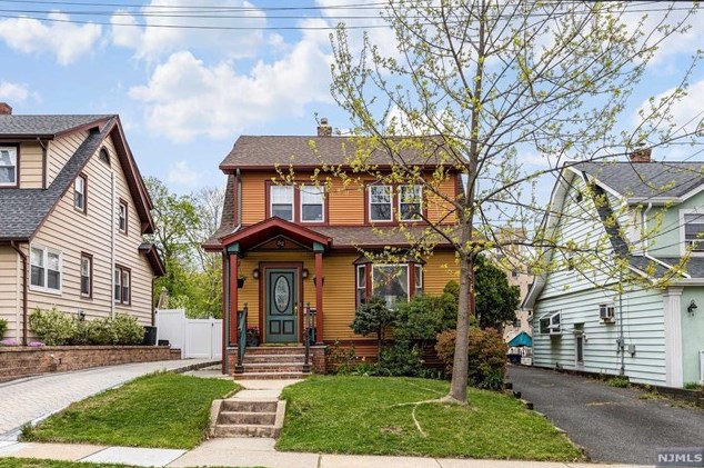 32 Catalpa Ave, Hackensack, NJ 07601-3809