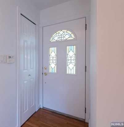 327 Parkside Dr, Paramus, NJ 07652