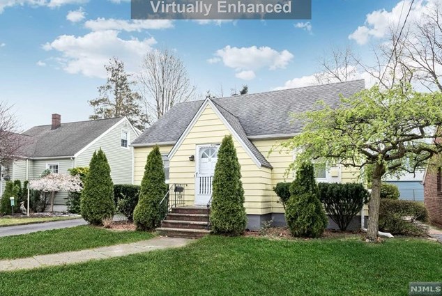 33 W Oldis St, Rochelle Park, NJ 07662