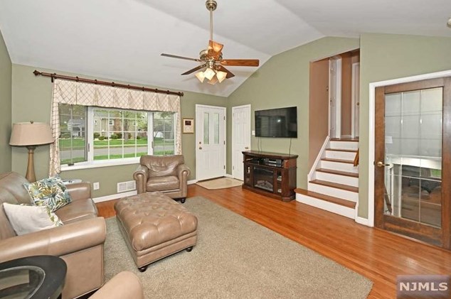 621 Stanley Pl, Westwood, NJ 07675-6425