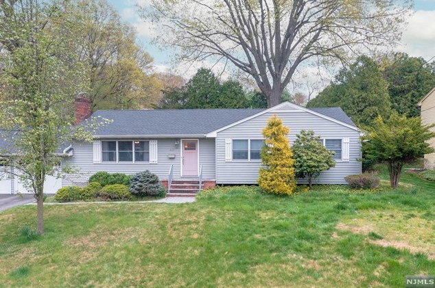 49 Carpenter Ave, Norwood, NJ 07648