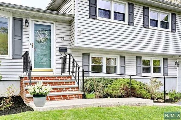 36 Floral Ln, Midland Pk, NJ 07432-1106