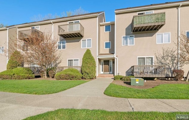91 Presidential Dr, Englewood, NJ 07631