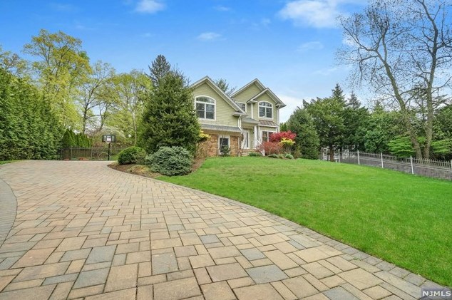 276 Orangeburgh Rd, Westwood, NJ 07675