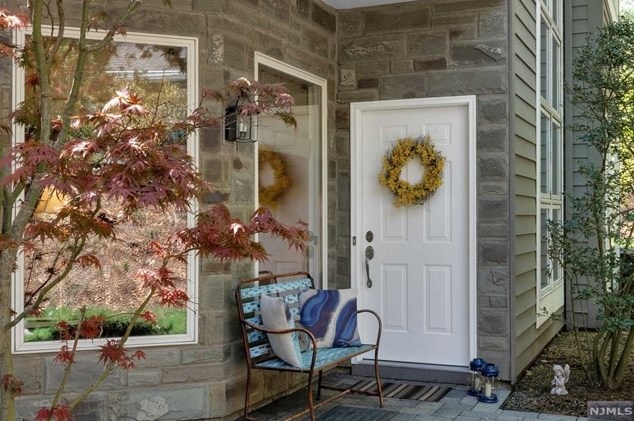 247 Barnstable Dr, Wyckoff, NJ 07481-2147