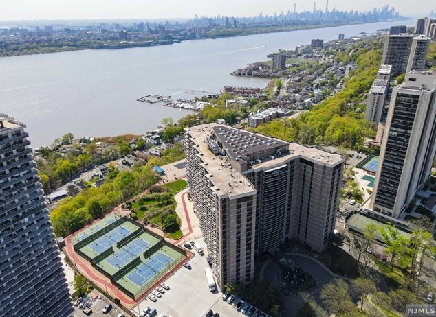 1512 Palisade Ave, West Fort Lee NJ  07024-5308 exterior