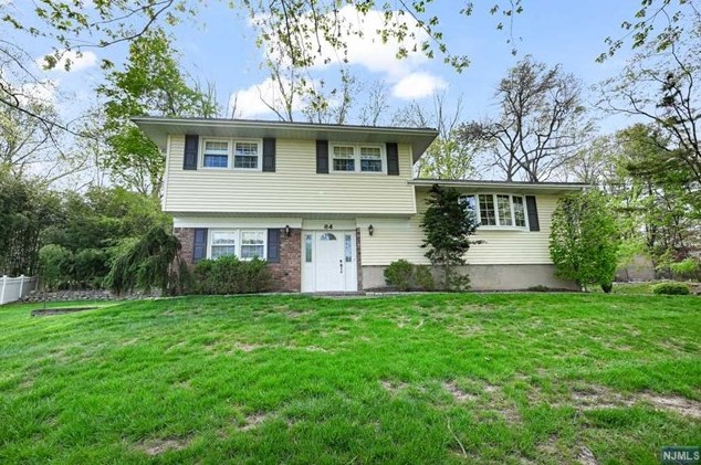 84 Kelsic St, Park Ridge, NJ 07656