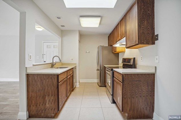 18 Garden Pl #223, Edgewater, NJ 07020