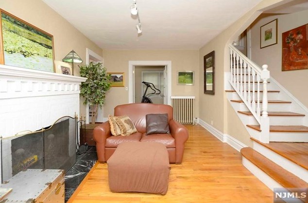 40 Sussex Rd, Tenafly, NJ 07670-2512