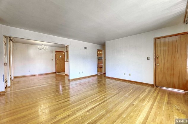 10 Millo Ct, Little Ferry, NJ 07643