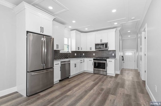 148 Grove St, Elmwood Park NJ  07407-2209 exterior