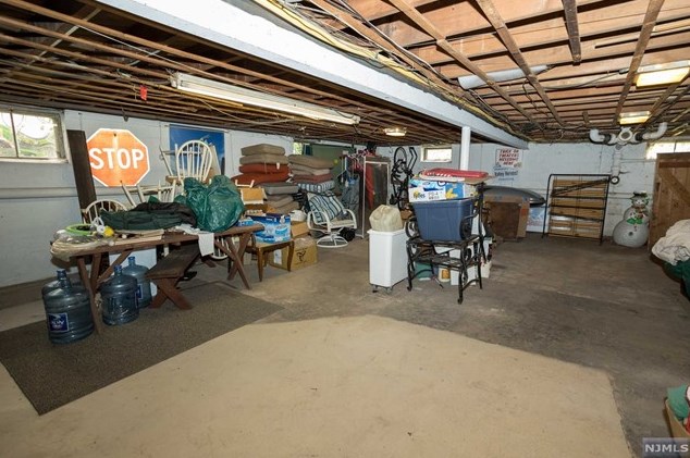 152 Pascack Rd, Hillsdale NJ  07642-1321 exterior