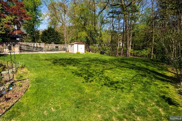 152 Pascack Rd, Hillsdale NJ  07642-1321 exterior