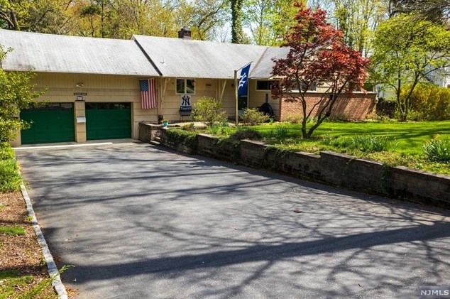 152 Pascack Rd, Hillsdale NJ  07642-1321 exterior