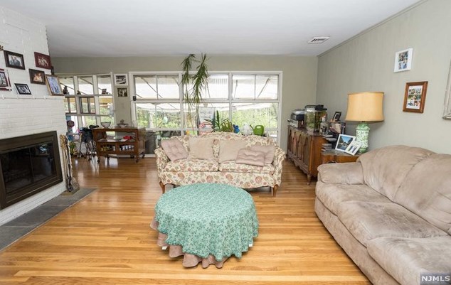 152 Pascack Rd, Hillsdale NJ  07642-1321 exterior