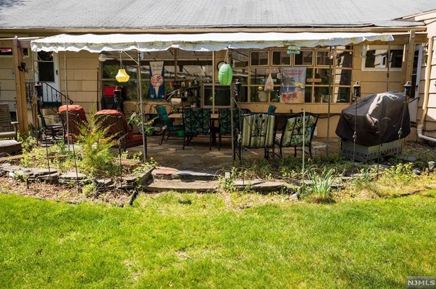 152 Pascack Rd, Hillsdale NJ  07642-1321 exterior